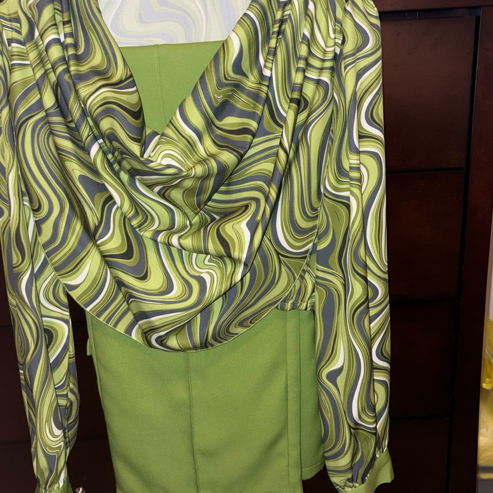 Green Swirl Patterned Blouse & Pants Set